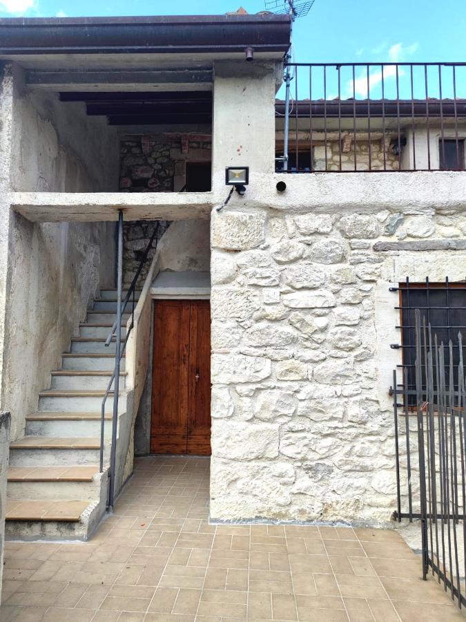 Гостевой дом Ai Limiti • 67 • Stonehouse Palombaro Экстерьер фото